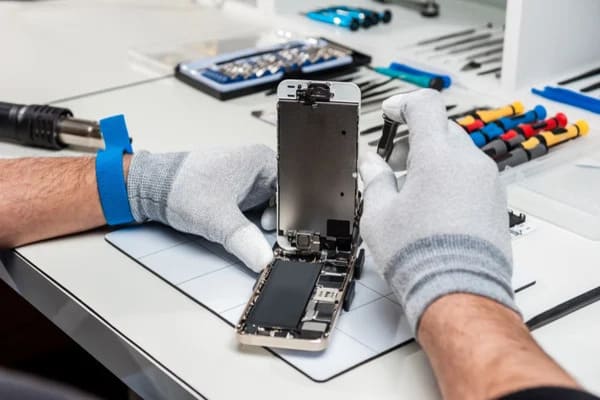 Advantages of opening a mobile phone repair shop